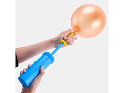 Modellierballons mit Luftpumpe